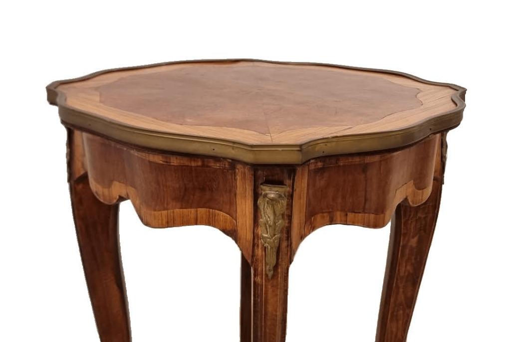 Marquetterie tafel met brons beslag., Ophalen