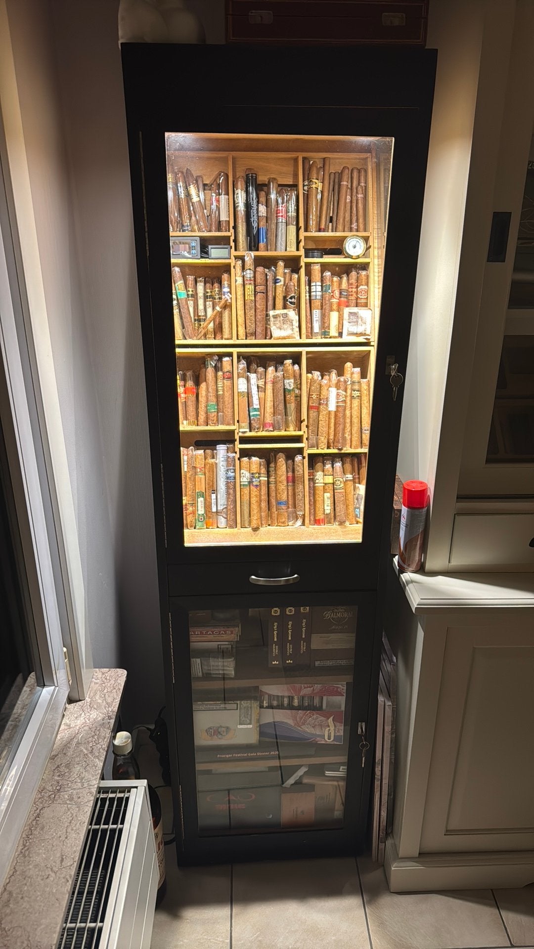 Humidorkast, Ophalen