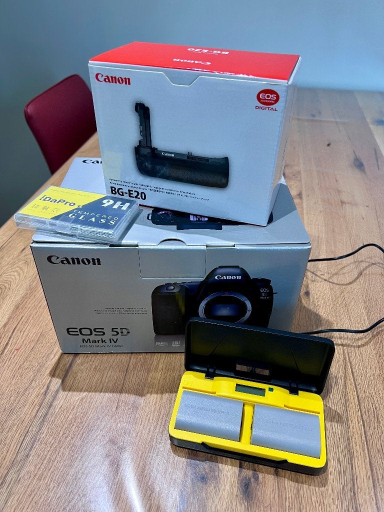 CANON 5D MKIV + BG-E20 + 9H Glass + 2 batt + Charger (New), Audio, Tv en Foto, Ophalen, Nieuw, Screenprotector, Geen optische zoom