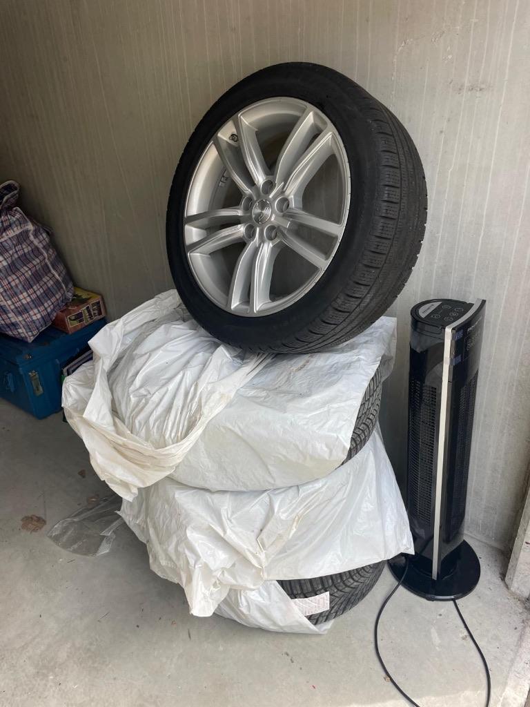Tesla model S velgen x4:245/45 R19 incl winterbanden, Ophalen, Winterbanden, Velg(en)