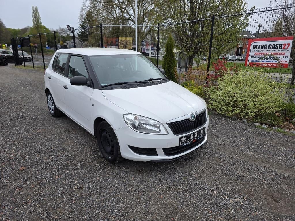 Skoda Fabia 1.2TDI 75CH 222.000KM, Auto's, Skoda, Voorwielaandrijving, Euro 5, Stof, Zwart