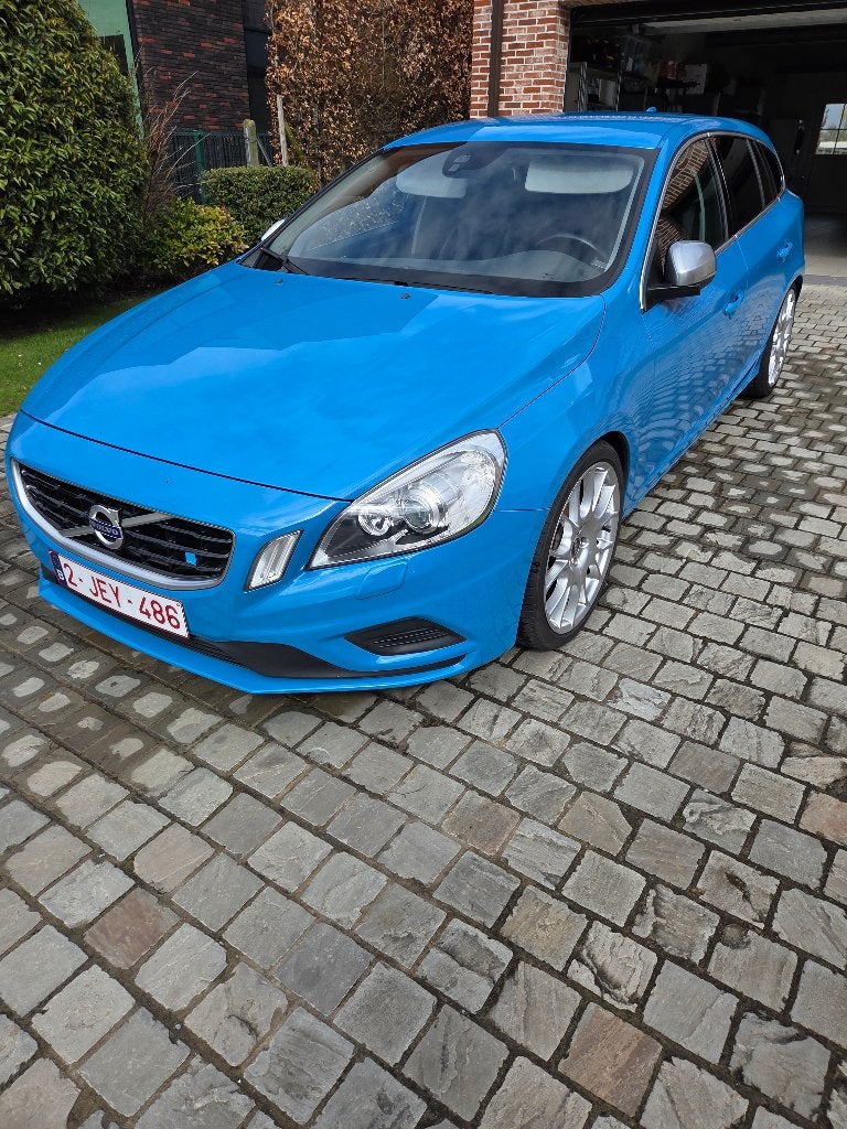 VOLVO V60 R-DESIGN REBEL BLUE COULEUR RARE, Autos : Pièces & Accessoires, Pneus & Jantes, Pneus été, Pneu(s), 235 mm, 19 pouces