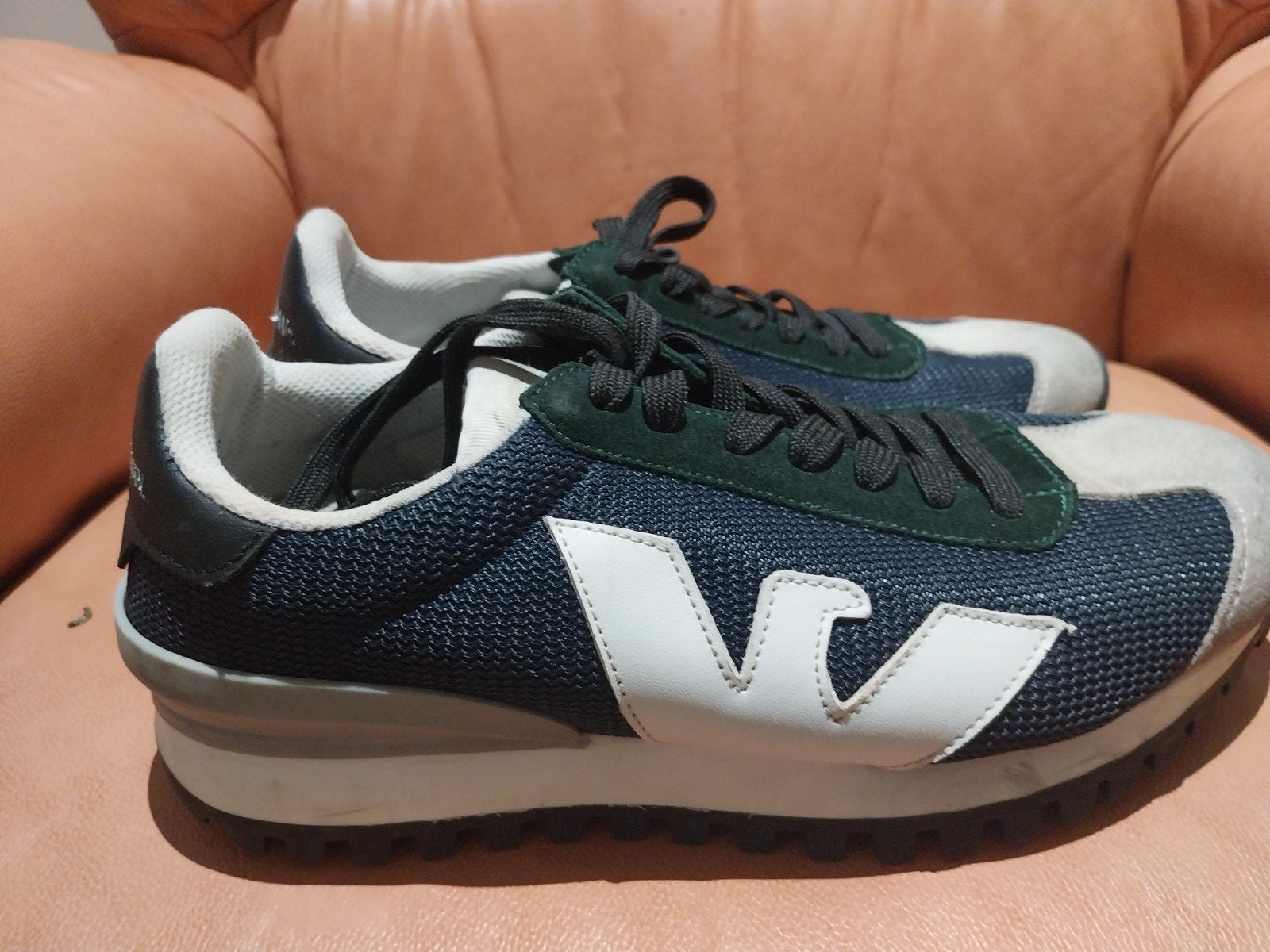 Baskets veja 42, Enlèvement