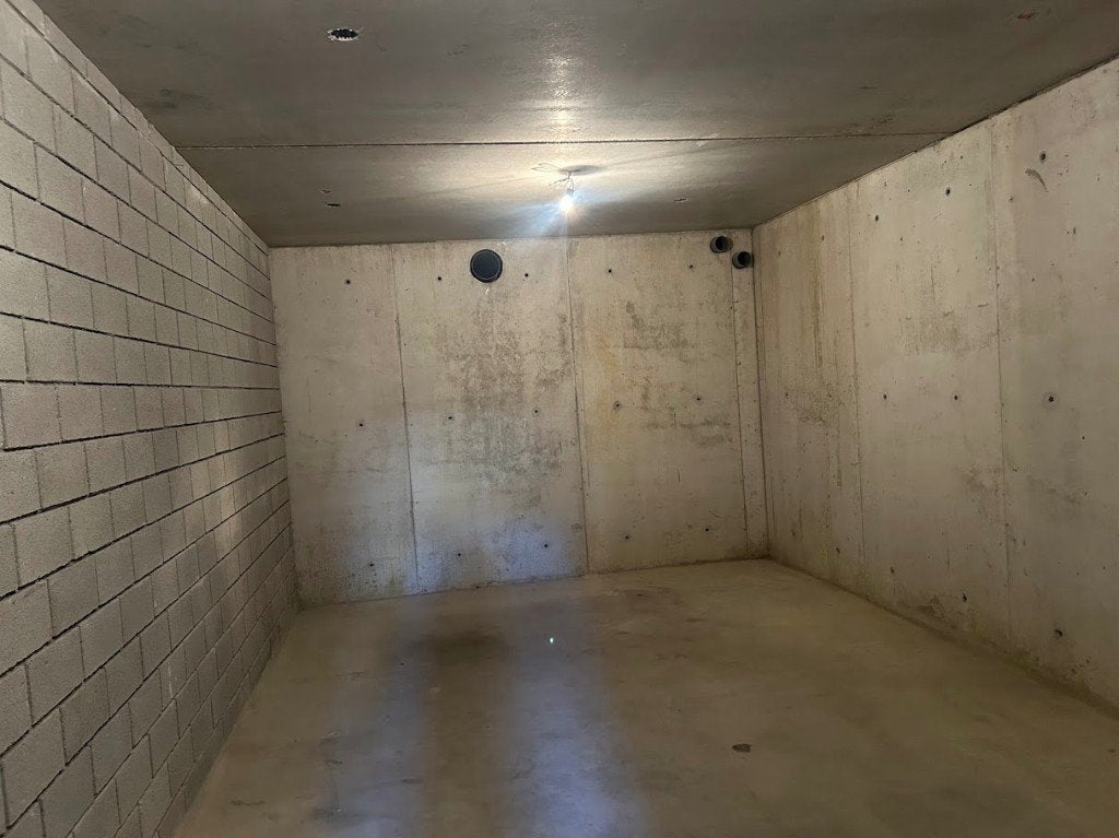 24 m² afgesloten opslagruimte kelder te huur, Ophalen
