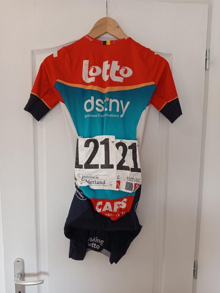 Fietspak voor dames, Verzenden