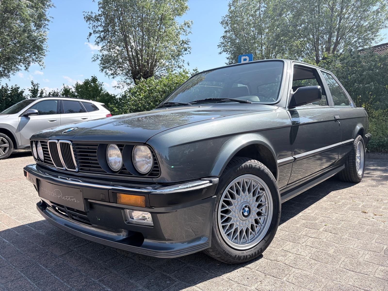 BMW 325 - E30 - Slechts 145000 km - Collectors item, Auto's, 2500 cc, 4 zetels, Bedrijf, Handgeschakeld