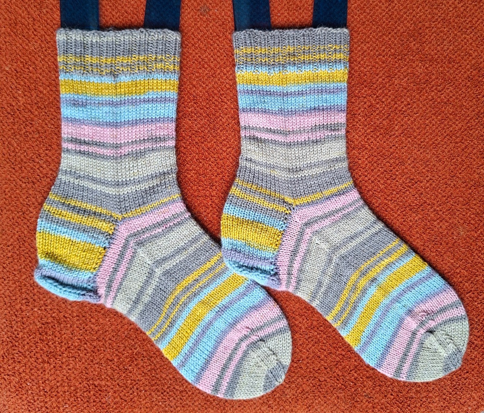 Zelfgebreide wollen sokken, Vêtements | Femmes, Chaussettes & Bas, Chaussettes et Chaussettes genoux, Taille 39 à 42, Enlèvement ou Envoi