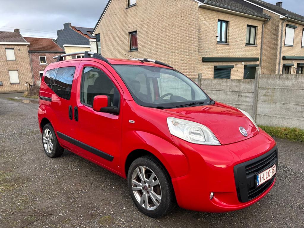 Fiat Qubo 1.4 essence 2011 euro 5 avec 180.000 km, Auto's, Fiat, Euro 5, Multifunctioneel stuurwiel, Handgeschakeld, Particulier
