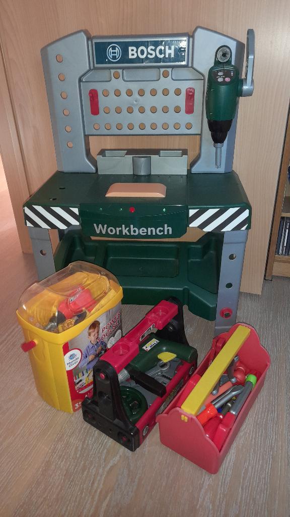 Bosch werkbankje met hele hoop toebehoren, Ophalen, Gebruikt