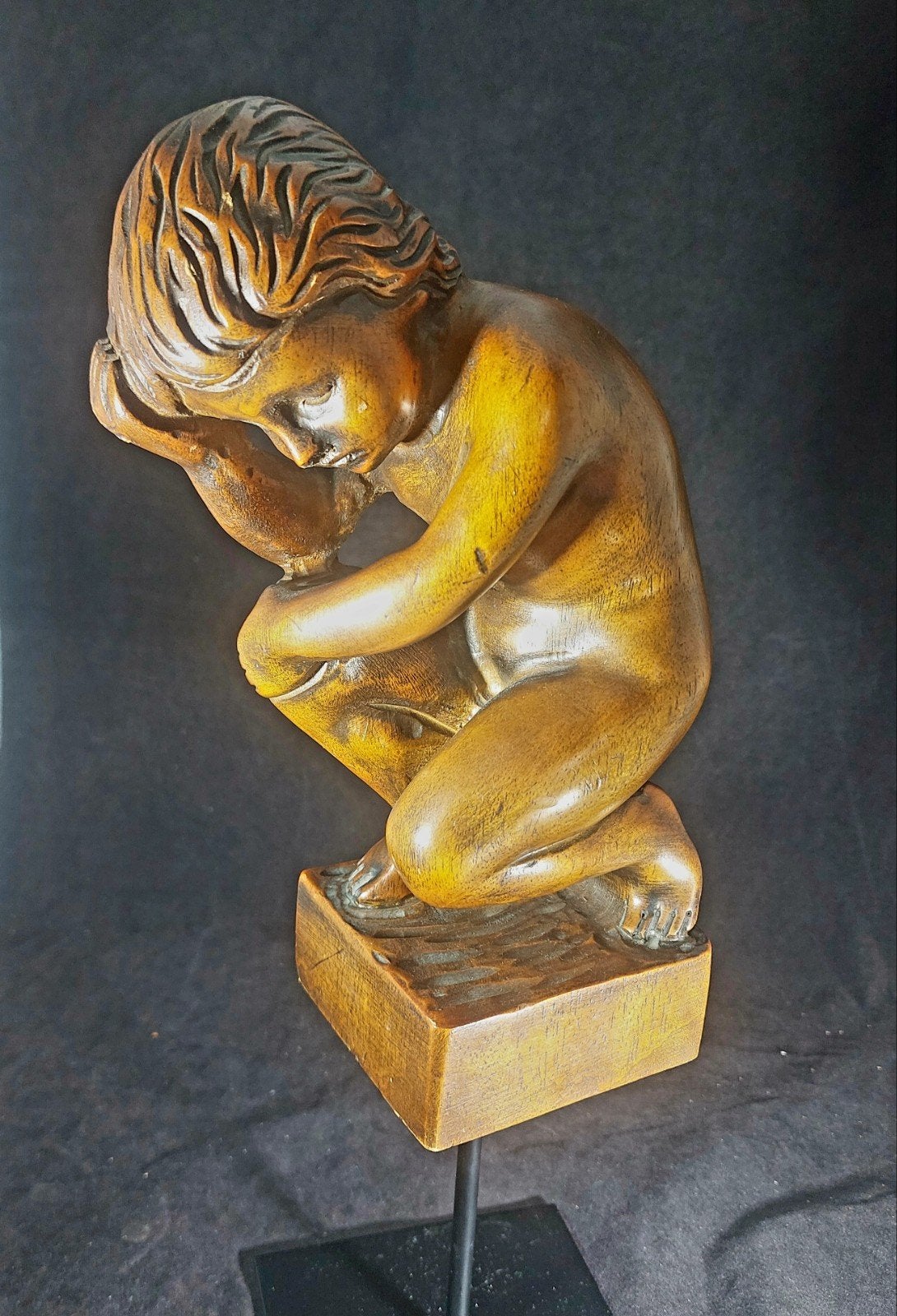 Houten Sculptuur – Zittend Naakt Kind / Putto Pensante, Enlèvement ou Envoi, Classique, Bois, Statue