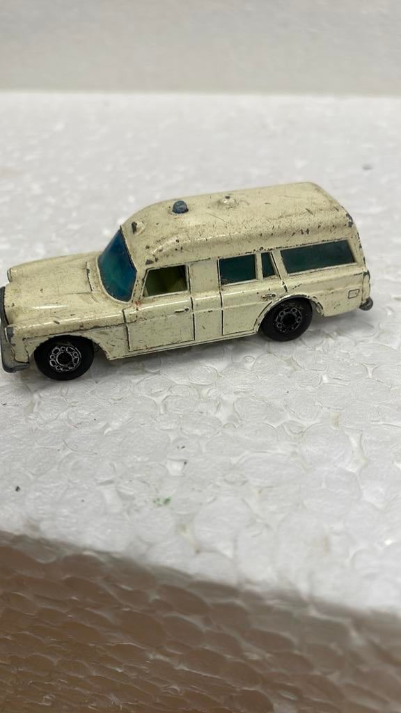 Matchbox Superfast 3 Mercedes Ambulance gesloten deur, Ophalen of Verzenden, Zo goed als nieuw, Matchbox
