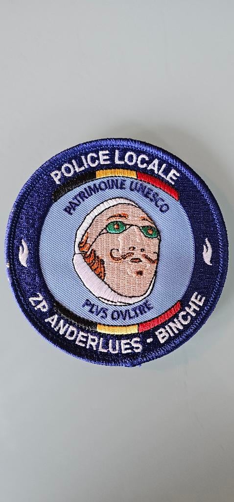Écusson Police du carnaval de Binche, Collections, Broches, Pins & Badges, Enlèvement ou Envoi, Neuf, Autres sujets/thèmes