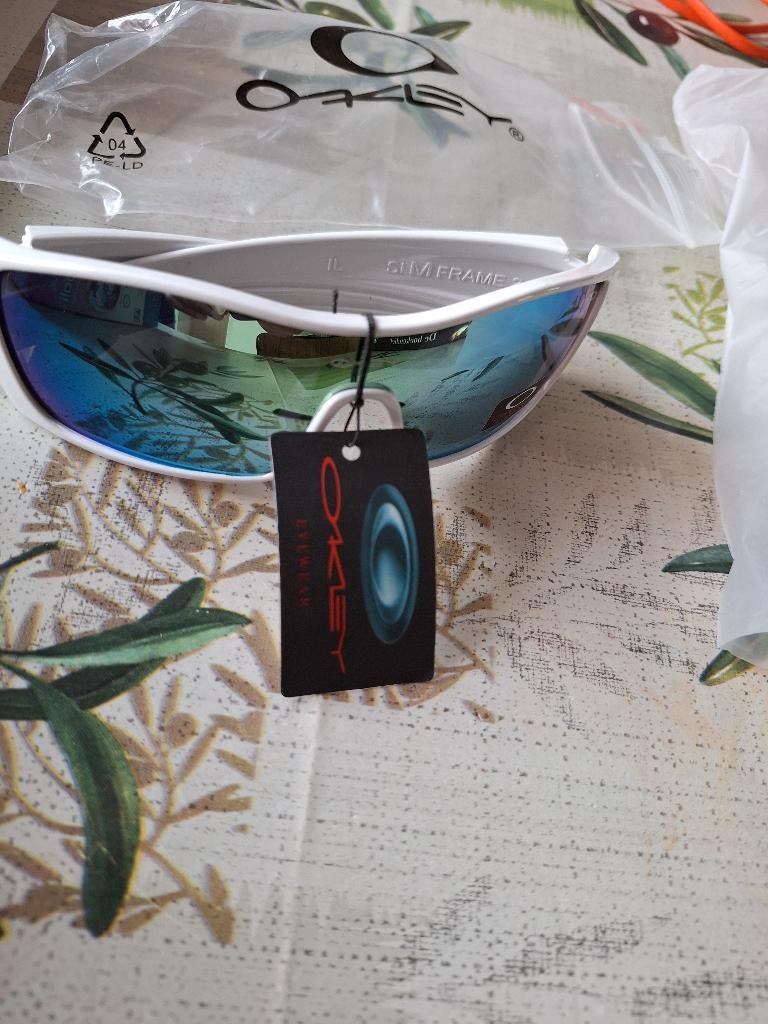 Zonnebril oakley gascan nieuw, Zonnebril, Wit, Nieuw, Ophalen of Verzenden