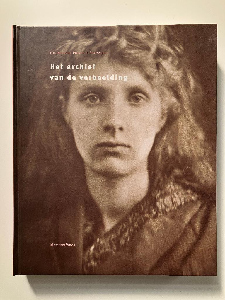 Het archief van de verbeelding - FotoMuseum Antwerpen, Boeken, Ophalen
