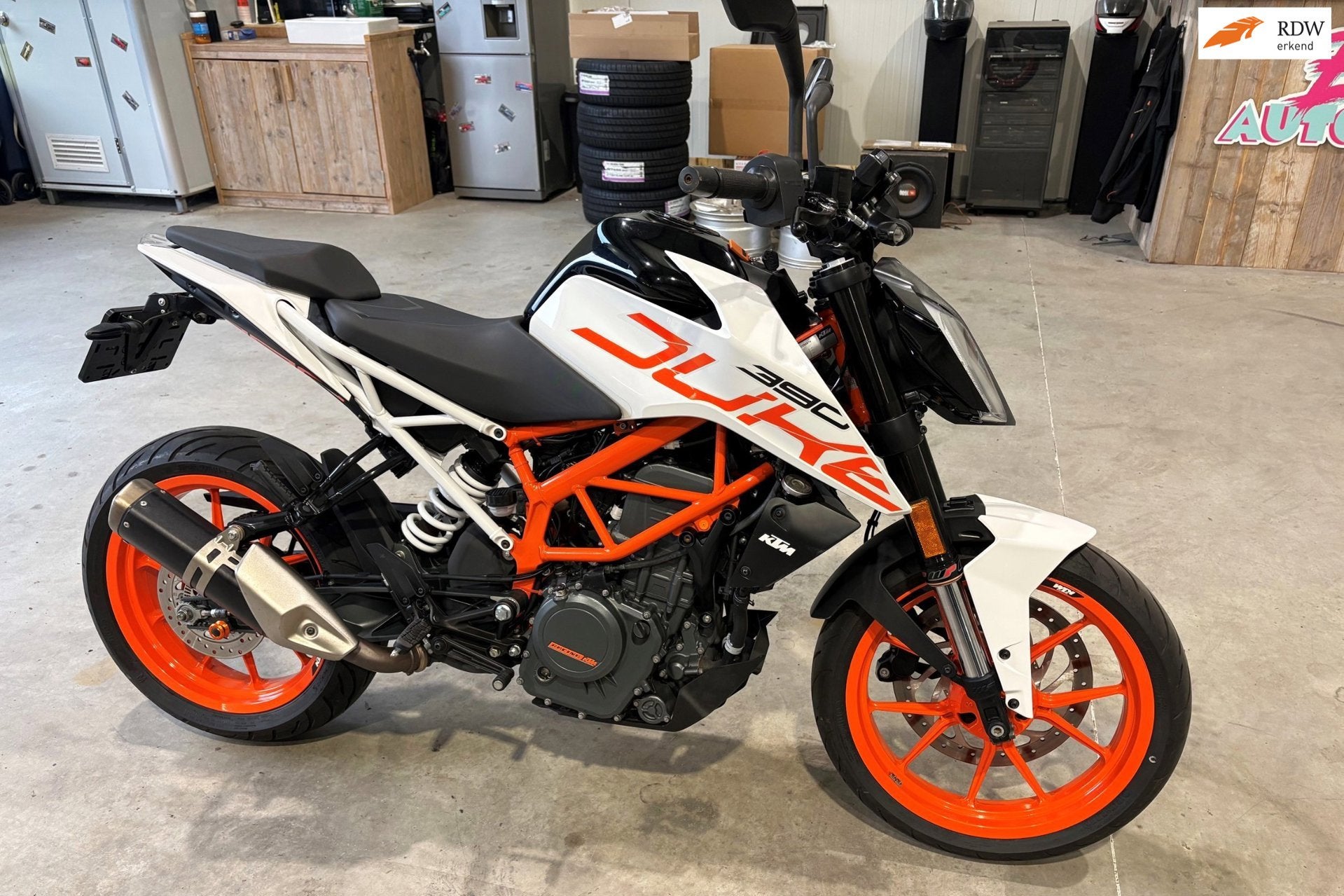 KTM 390 Duke ABS in nieuwstaat, Motoren, Motoren | KTM, Achterbroek 11
596 MP  Milsbeek, NL, KTM, Particulier, 373 cc