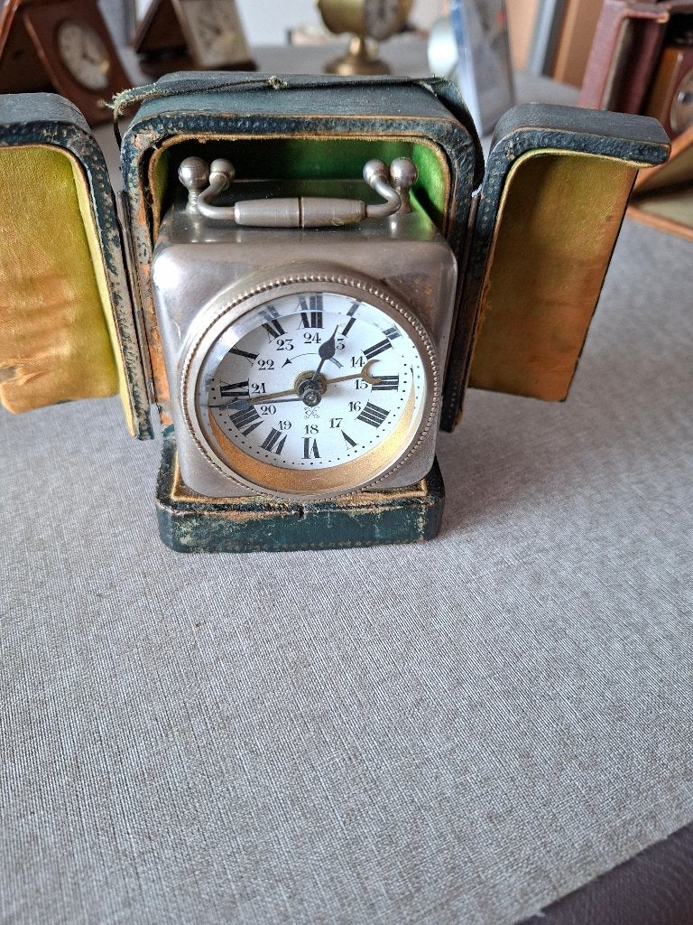 Antieke reiswekker met coffret Junghans, Ophalen