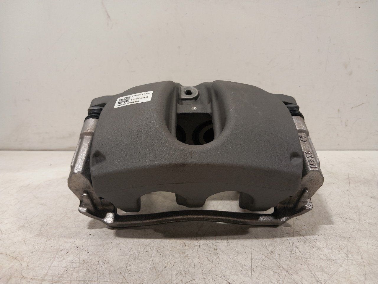 Remklauw links voor Tesla Model Y, Onderdelen@venauto.nl, Van der Ven Autorecycling B.V., Gebruikt, Ettenseweg 76, 4706 PB Roosendaal, The Netherlands