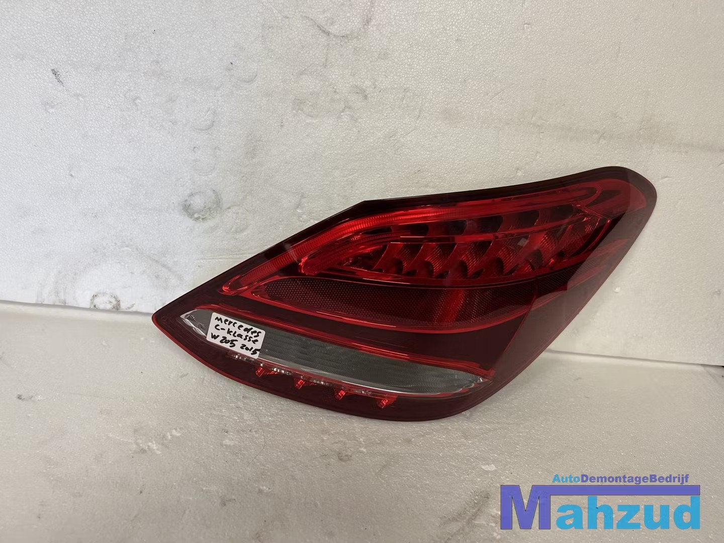 MERCEDES C-KLASSE W205 Sedan Rechts achterlicht 2013-2021, Mercedes-Benz AG, Mercedes-Benz, Utilisé, Mercedesstrasse 120
70372  Stuttgart, DE