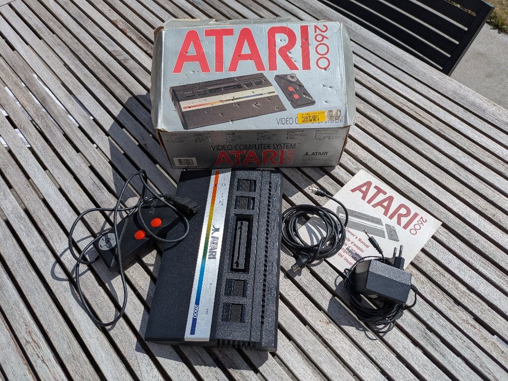 Atari 2600 met klein defect, Consoles de jeu & Jeux vidéo, Consoles de jeu | Atari, Enlèvement ou Envoi, Utilisé, Avec 1 manette