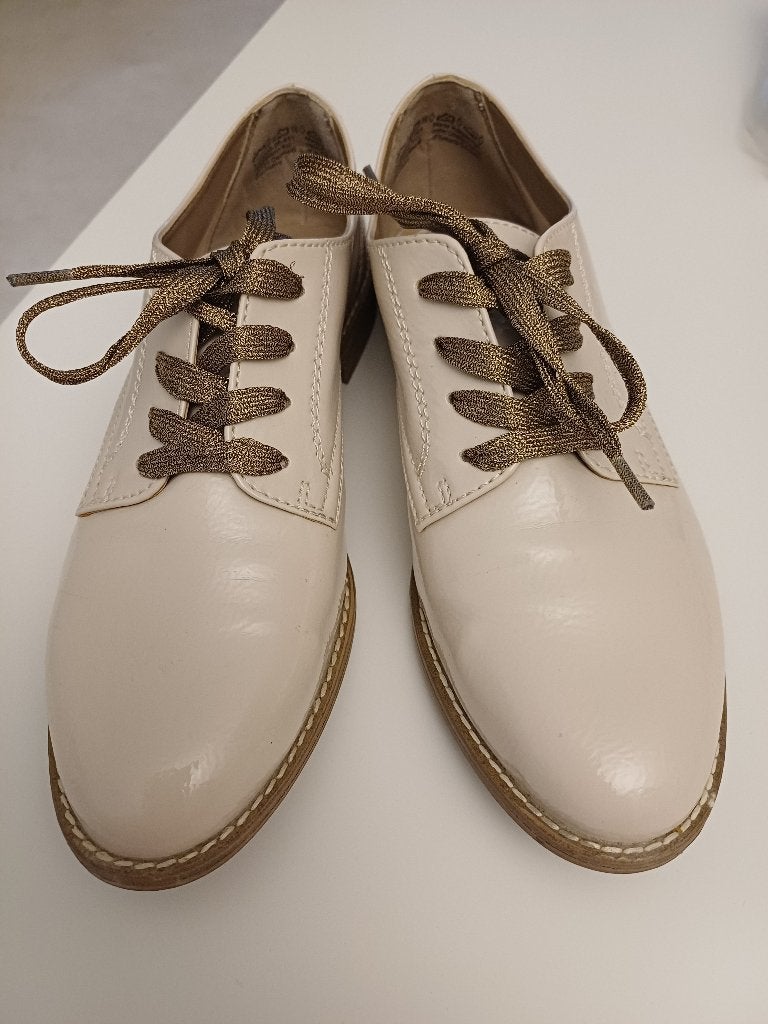 Prachtige lakschoenen Tamaris maat 37 à 38, Tamaris, Beige, Comme neuf, Enlèvement