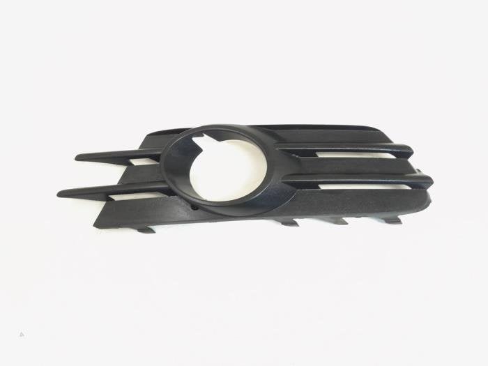 Pare-chocs grille d'un Volkswagen Scirocco, Volkswagen, -, 3 mois de garantie, Utilisé