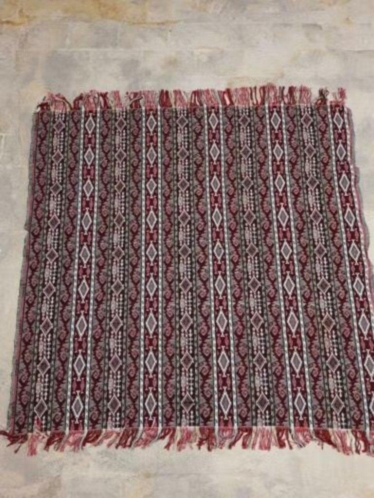 Kleed tafelkleed bordeaux rood grijs tweezijdig franje, Ophalen of Verzenden, Zo goed als nieuw, Tweezijdig, Grijs