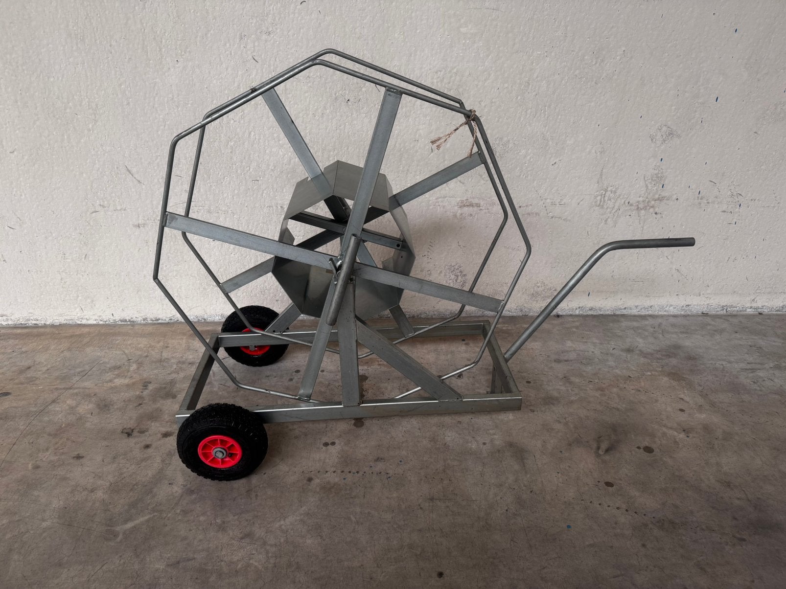 haspelwagen/bobijnafwikkelaar, Doe-het-zelf en Bouw, Schildersmaterialen, Ophalen, Zo goed als nieuw