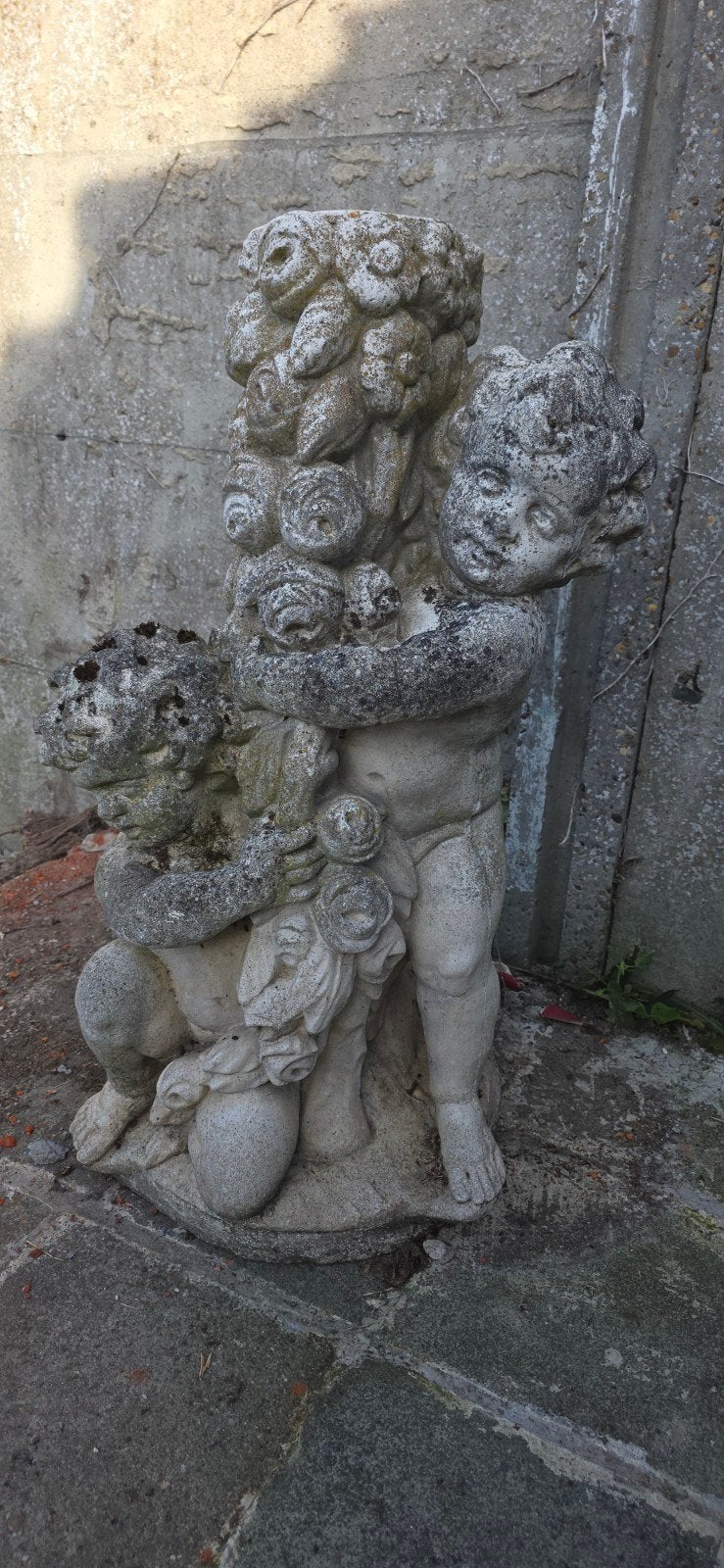 Groot stenen tuinbeeld met 2 cherubijnen/kinderen – vintage, Ophalen, Gebruikt, Beton, Engelenbeeld