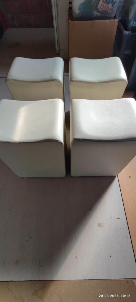 4 beige zit blokken, Ophalen