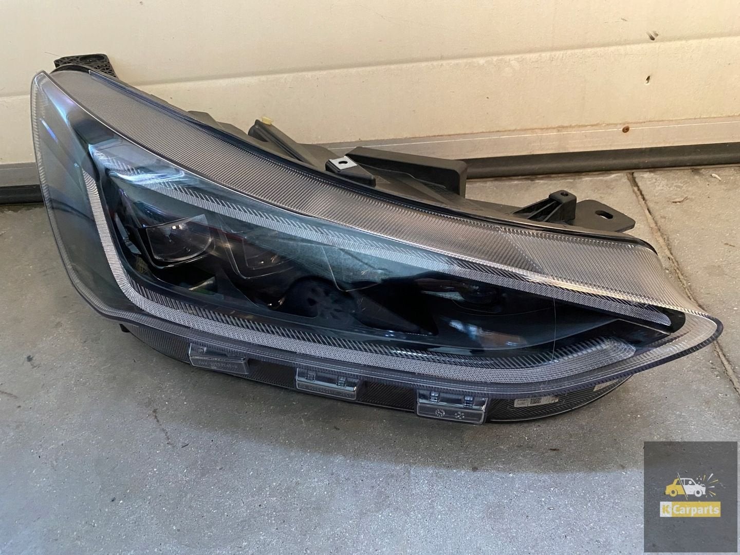 NX7B-13E016-AG, Phare avant droit Ford Focus MK4, LED int gr, Info@ford.com, Ford Motor Company, American Road 1
48126  Dearborn