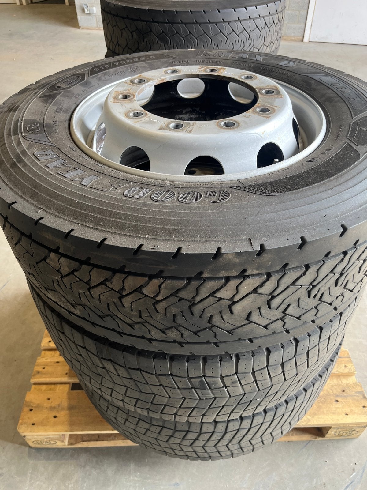 Banden en velgen 315/70 22,5 goodyear, Autos : Pièces & Accessoires, Pneus & Jantes, Pneus et Jantes, 4 Saisons, Autres dimensions