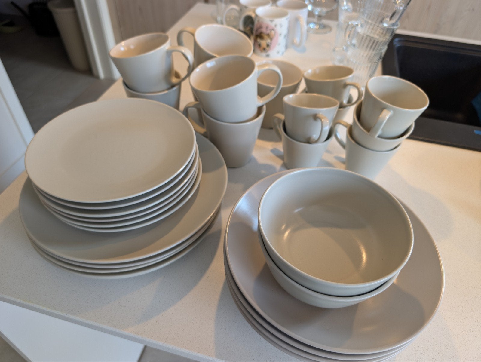 Borden en mokken set beige, Enlèvement, IKEA, Assiettes(s)
