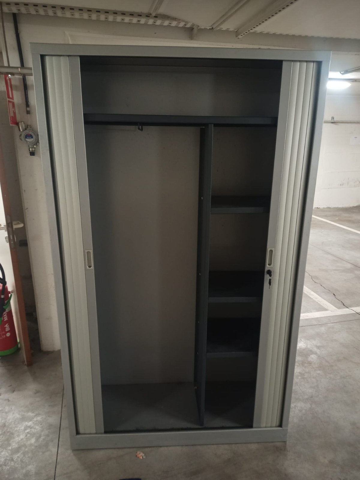 Armoire de bureau métallique à rideaux coulissants (type ves, Enlèvement