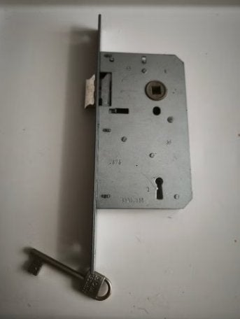 (envoi vinted) serrure avec 1 clef etat neuf erreur d'achat, Doe-het-zelf en Bouw, Ophalen, Zo goed als nieuw