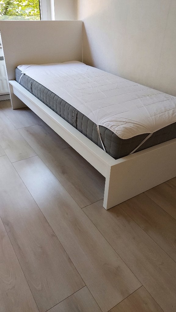 Un lit simple, Enlèvement, Comme neuf, Une personne, Blanc