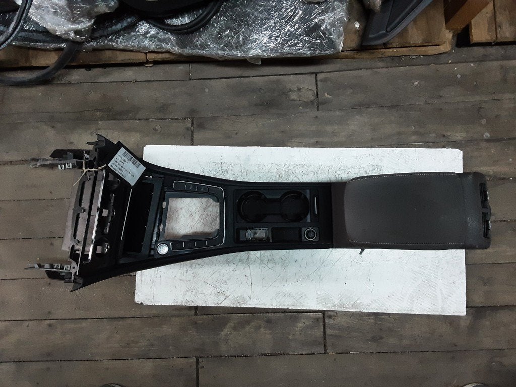 CONSOLE CENTRALE Volkswagen Golf VII (AUA) (5G1863241F), Volkswagen, Mevr. I. Hauben, Utilisé, Rue de l'Espoir 34 34
4030  GRIVEGNÉE, BE