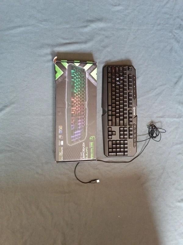 Clavier Battletron RGB, Informatique & Logiciels, Claviers, Clavier gamer, Enlèvement ou Envoi, Azerty, Comme neuf