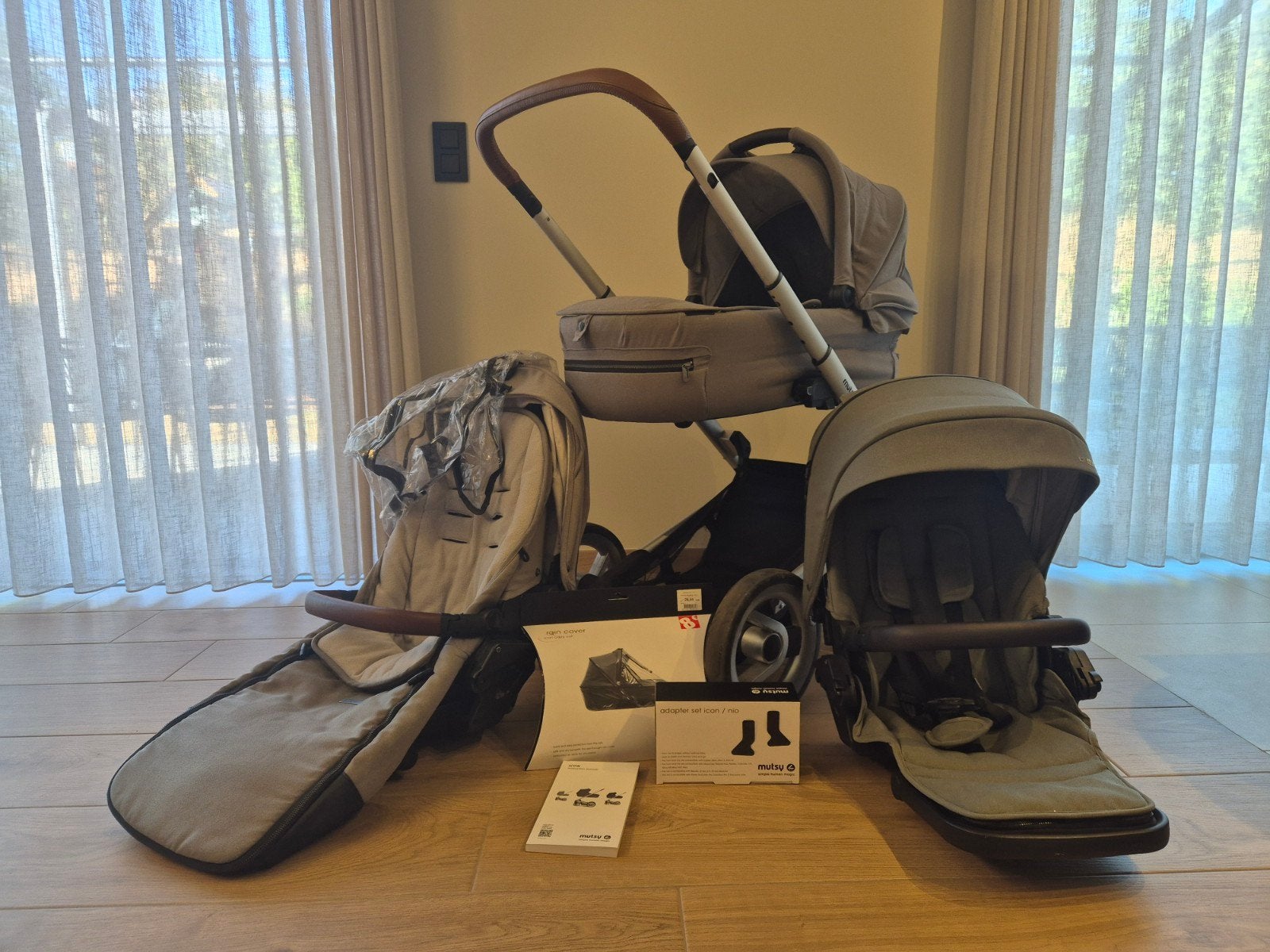 Kinderwagen: Complete set met draagmand en 2 zitjes, Utilisé, Poussette, Mutsy, Tige de poussée réglable