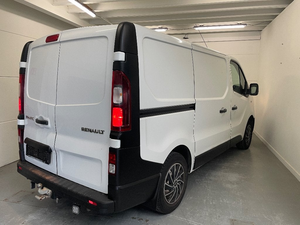 Renault Trafic - Attelage de remorque - Climatisation, Autos, Achat, Entreprise, Boîte manuelle, Noir