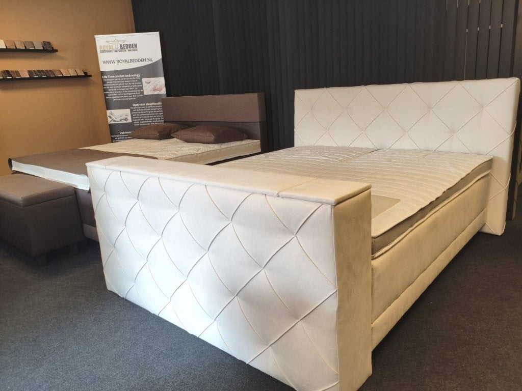 Showroom boxspring met tv lift tot 50 inch €2000,-, Ophalen of Verzenden, Zwart, 200 cm