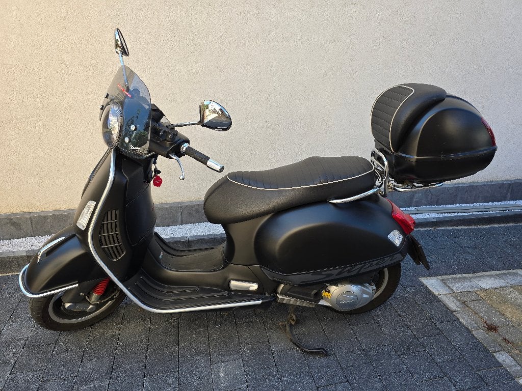 Vespa 125 GTS super sport mat zwart, Fietsen en Brommers, Ophalen, Gebruikt, Overige modellen, 125 cc
