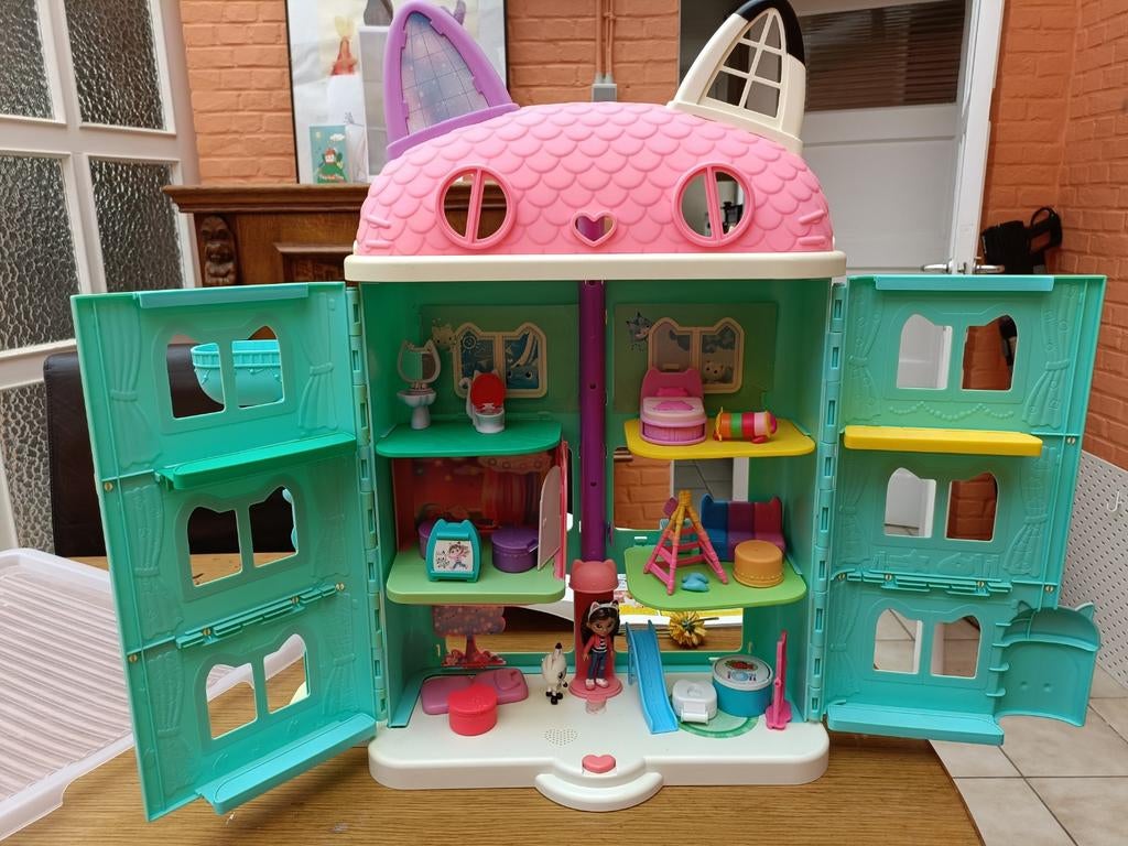 Gabby's poppenhuis, Enlèvement, Maison de poupées