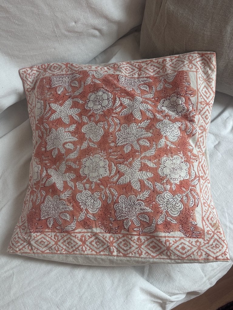 joli coussin à motifs floraux, Ophalen, Vierkant, Zo goed als nieuw, Sierkussen
