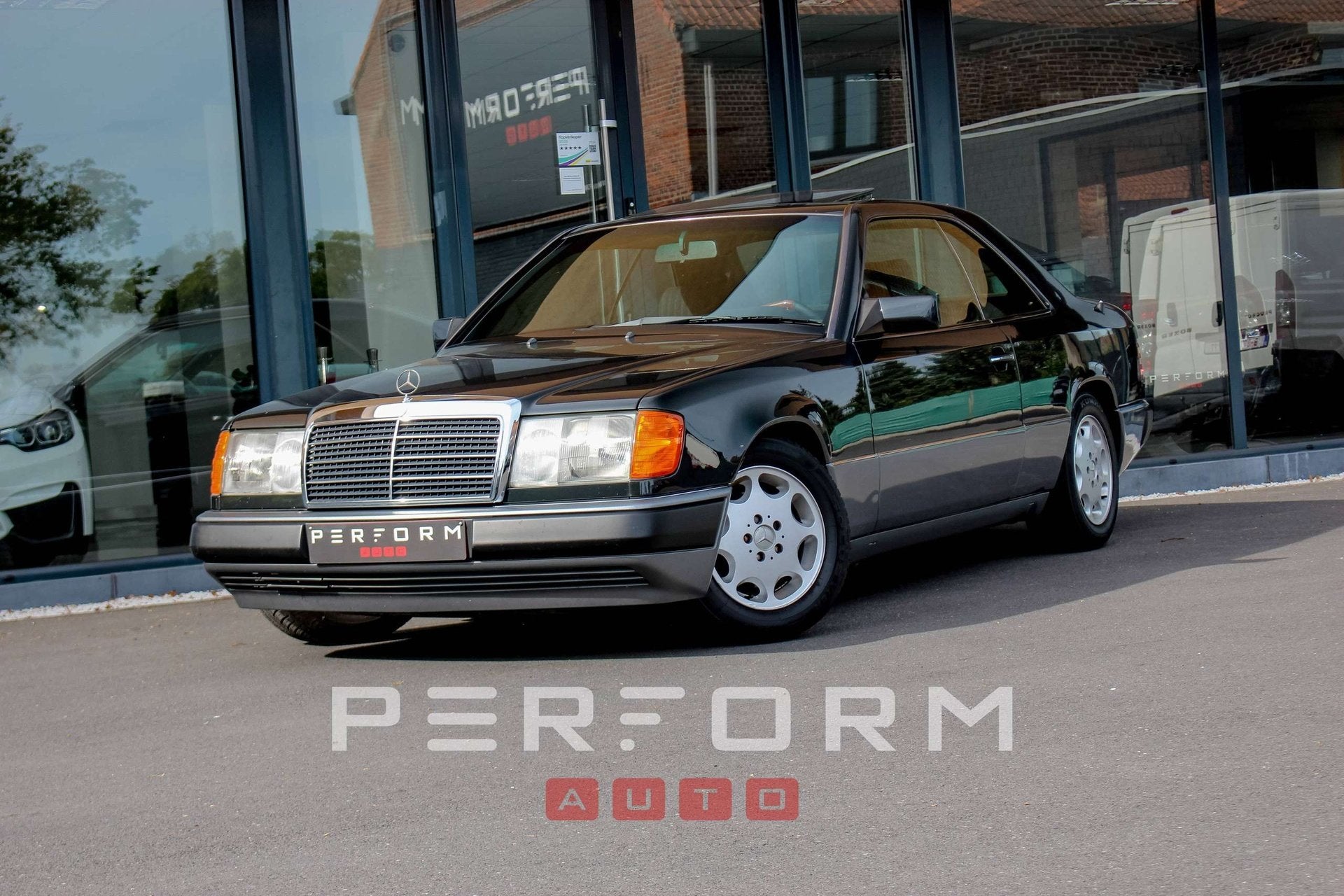 Mercedes-Benz CE 300 COUPÉ*3.0i 6-CILINDER*MANUEEL*OLDTIMER, Auto's, 4 zetels, Stof, Zwart, Elektrische ramen