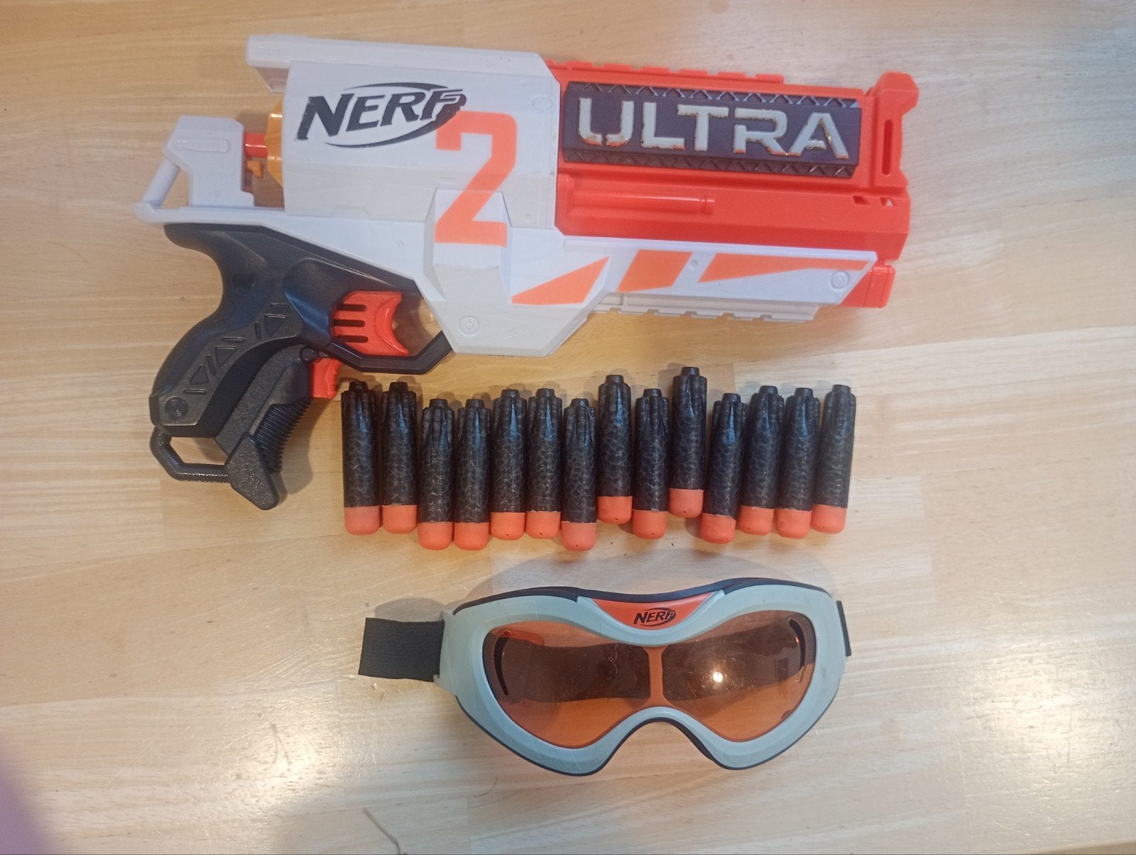 Ultra nerf gun + kogels en oog bescherming van nerf, Ophalen, Zo goed als nieuw