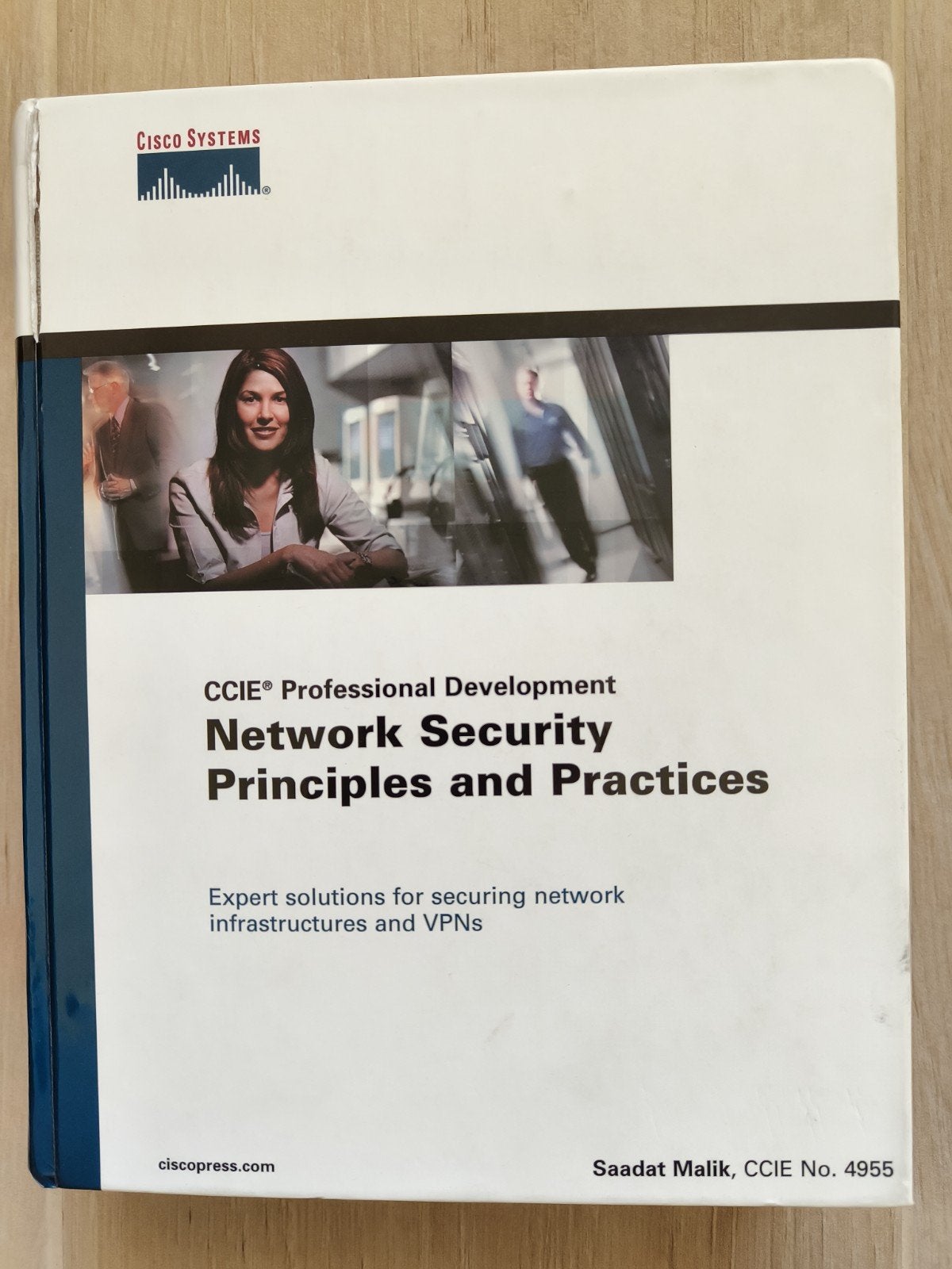 Cisco book: Network Security principles and practices, Ophalen of Verzenden, Zo goed als nieuw