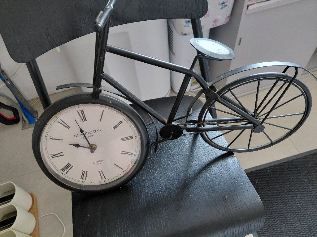 Ancien velo metal avec horloge, Enlèvement