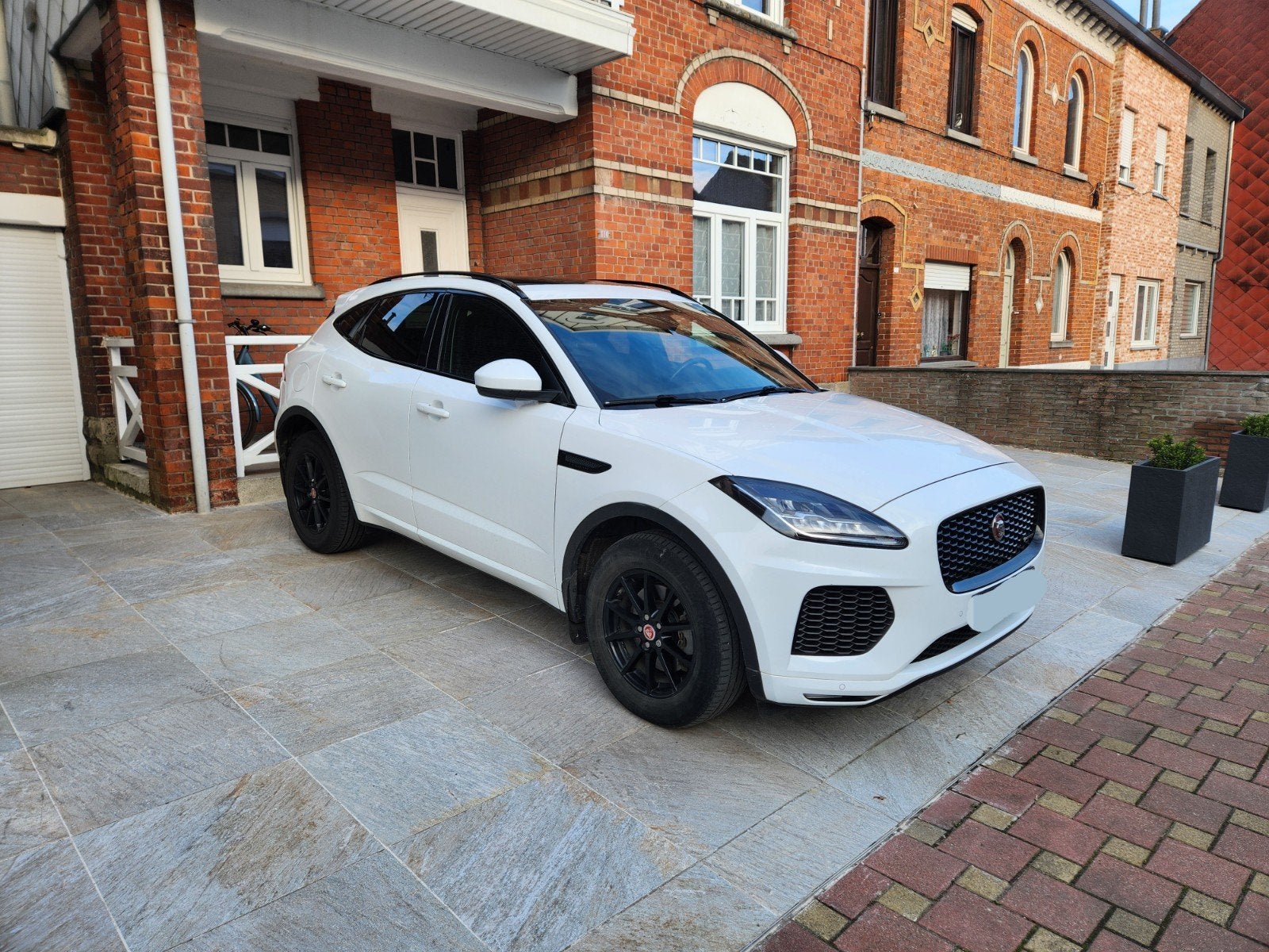 E pace 2.0 essence 2 r dynamique 4x4 boite automatique, Autos, Cuir, Achat, Toit panoramique, Automatique