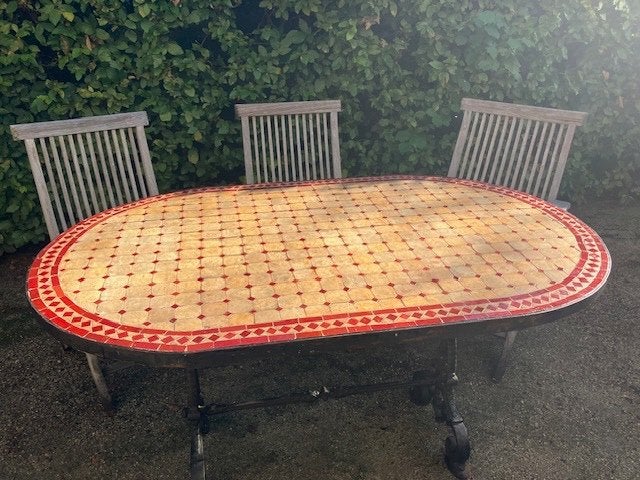 Tuintafel met ingelegde tegels, Tuin en Terras, Ophalen of Verzenden, Gebruikt, Ovaal, Overige materialen