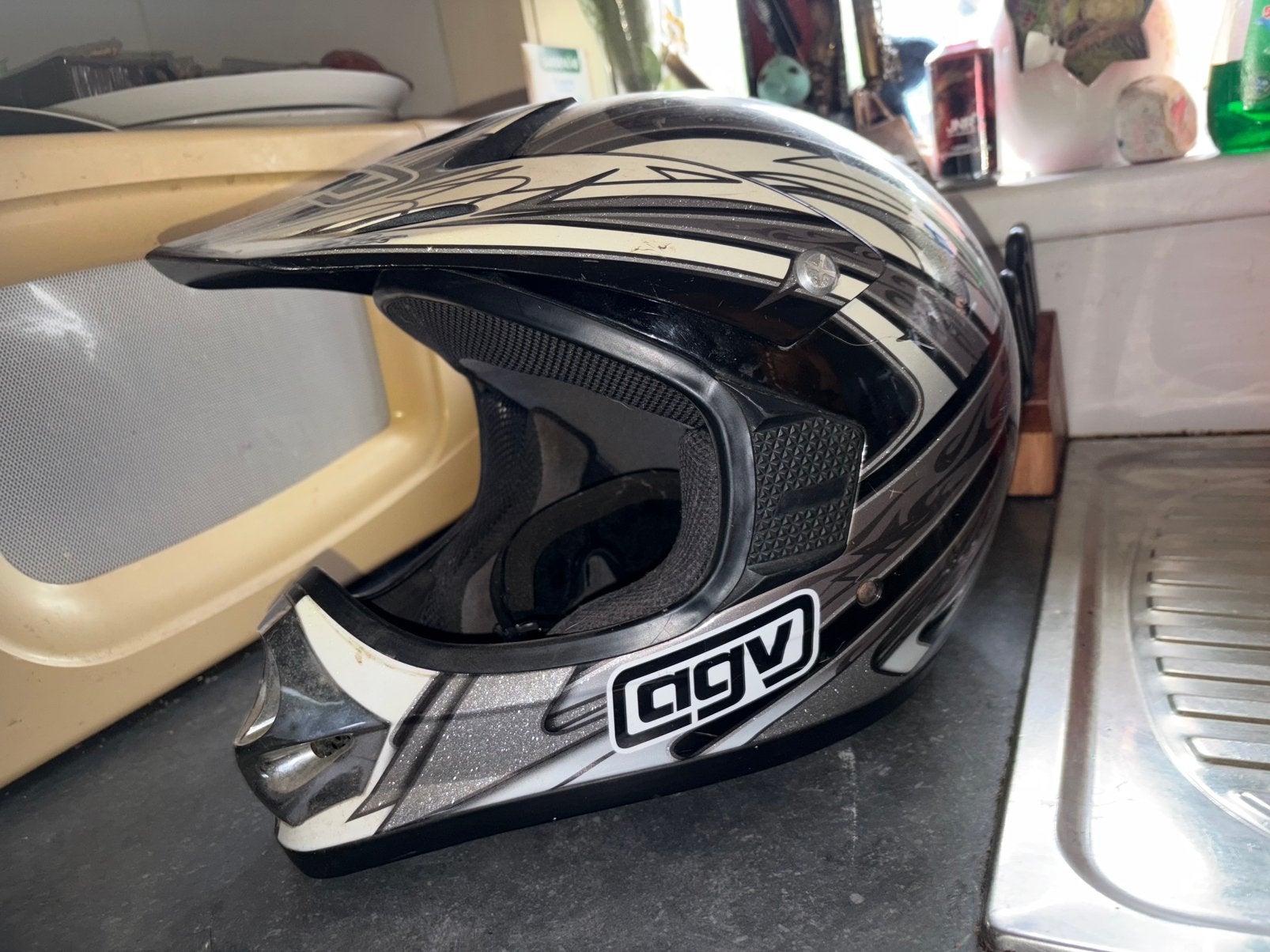 Dit is een zwart-witte AGV RC-5 motorcrosshelm, Motoren, M, Offroadhelm, Dames, Ophalen of Verzenden